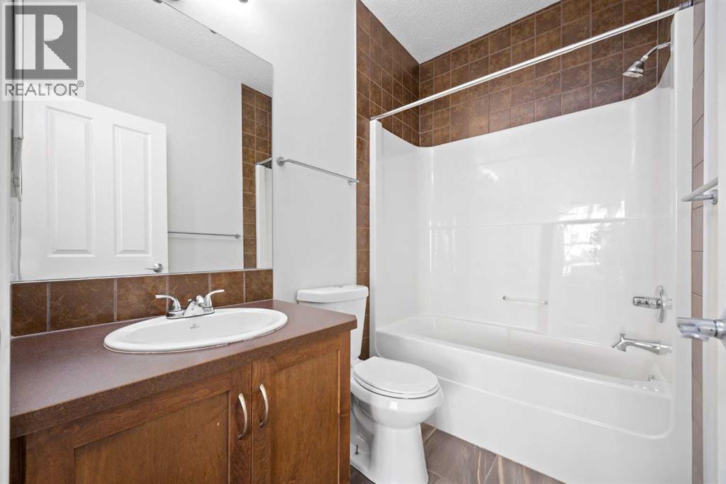 131 New Brighton Landing Se, Calgary, Alberta  T2Z 0S7 - Photo 12 - A2280351