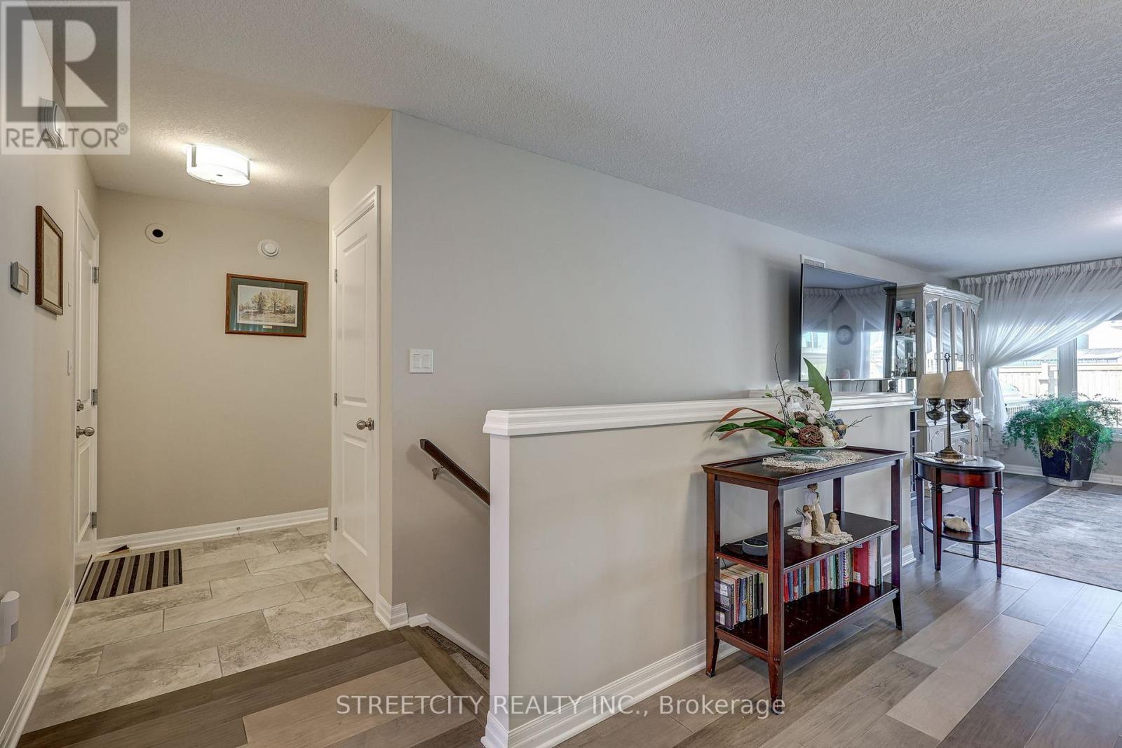 72 Ashberry Place, St. Thomas, Ontario  N5R 0H9 - Photo 10 - X12716004