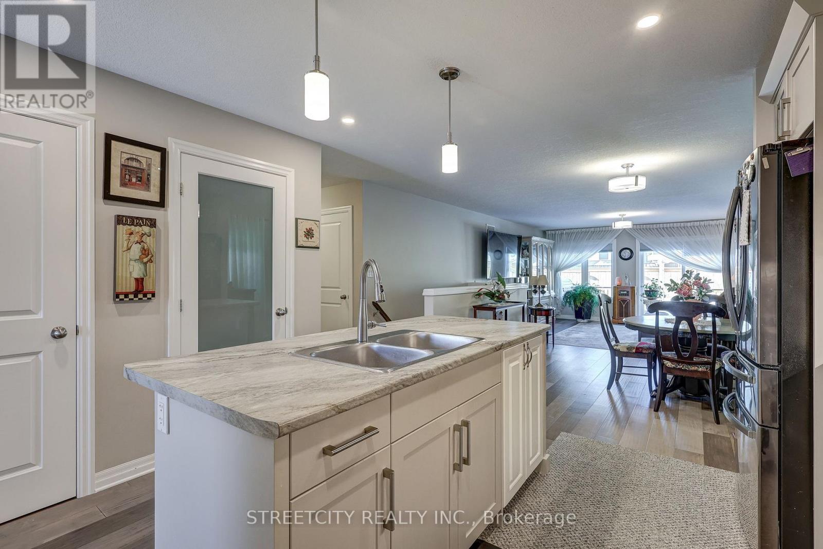 72 Ashberry Place, St. Thomas, Ontario  N5R 0H9 - Photo 6 - X12716004