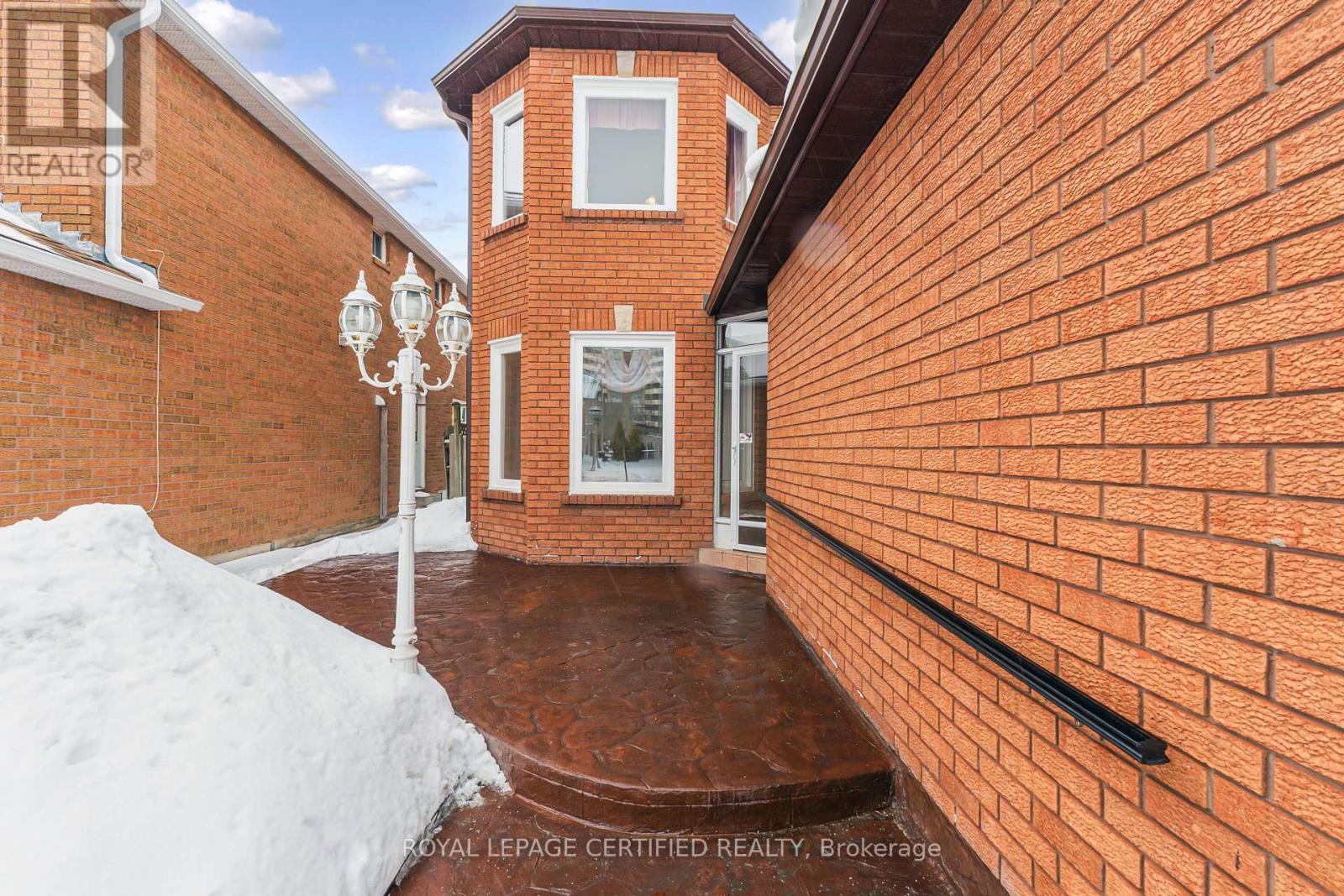 116 Malta Avenue, Brampton, Ontario  L6Y 4C8 - Photo 2 - W12715986