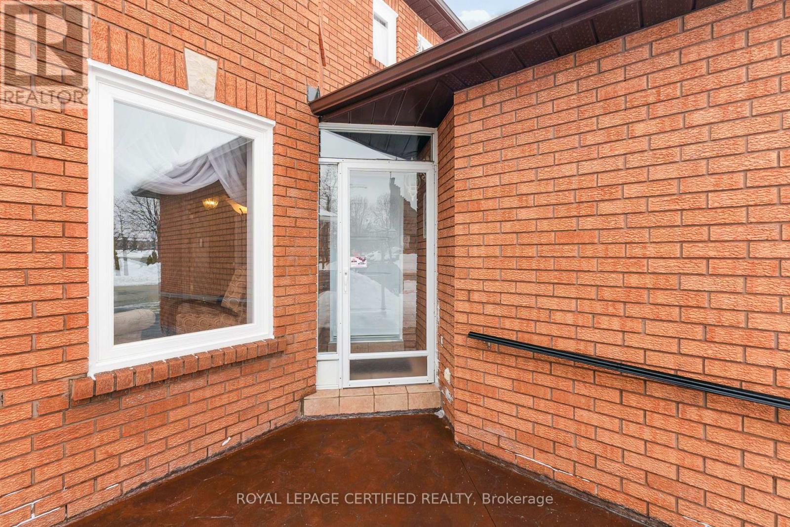 116 Malta Avenue, Brampton, Ontario  L6Y 4C8 - Photo 3 - W12715986