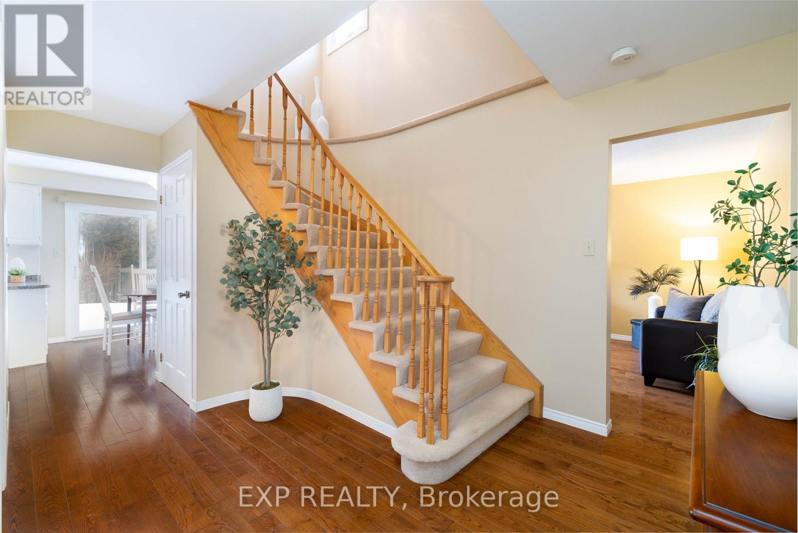 200 Biscayne Boulevard, Georgina, Ontario  L4P 3L5 - Photo 5 - N12716052