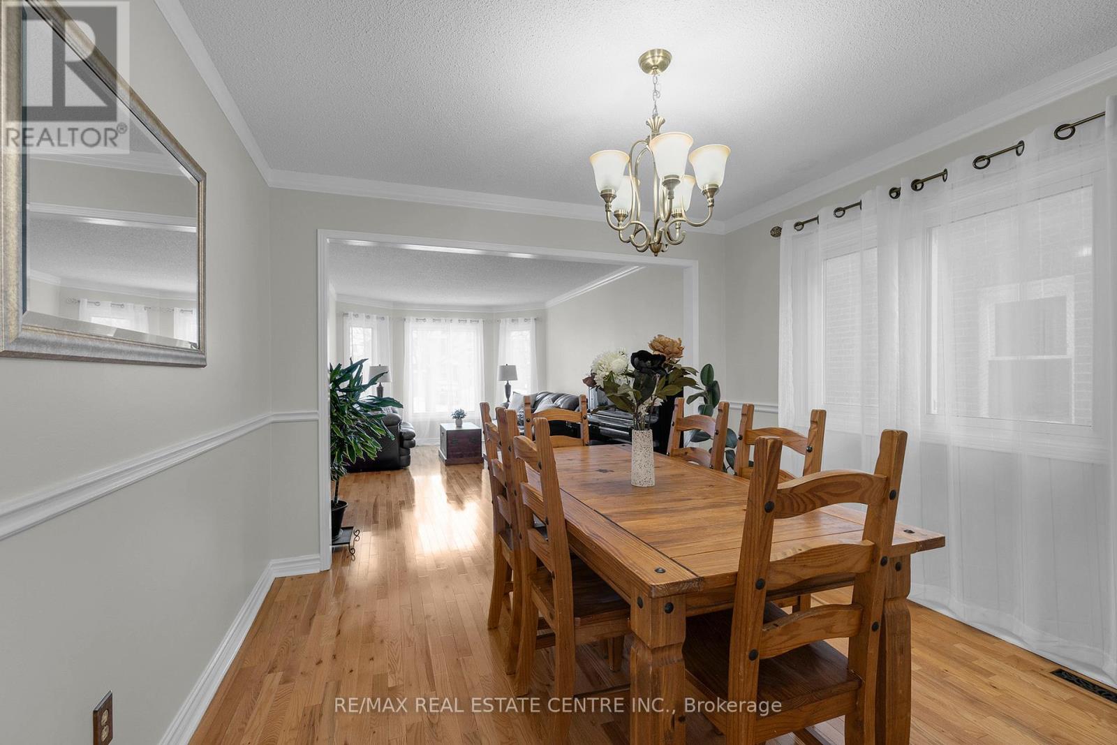 38 Sapphire Crescent, Brampton, Ontario  L6Z 4M4 - Photo 10 - W12716056