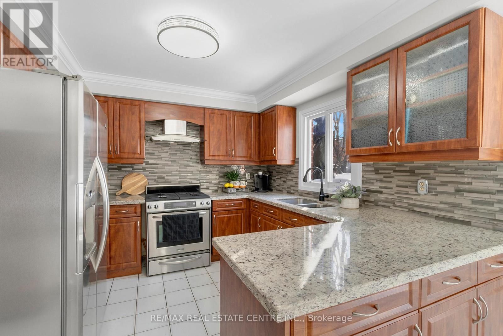 38 Sapphire Crescent, Brampton, Ontario  L6Z 4M4 - Photo 13 - W12716056