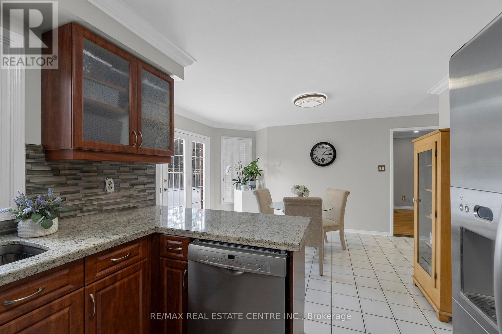 38 Sapphire Crescent, Brampton, Ontario  L6Z 4M4 - Photo 14 - W12716056