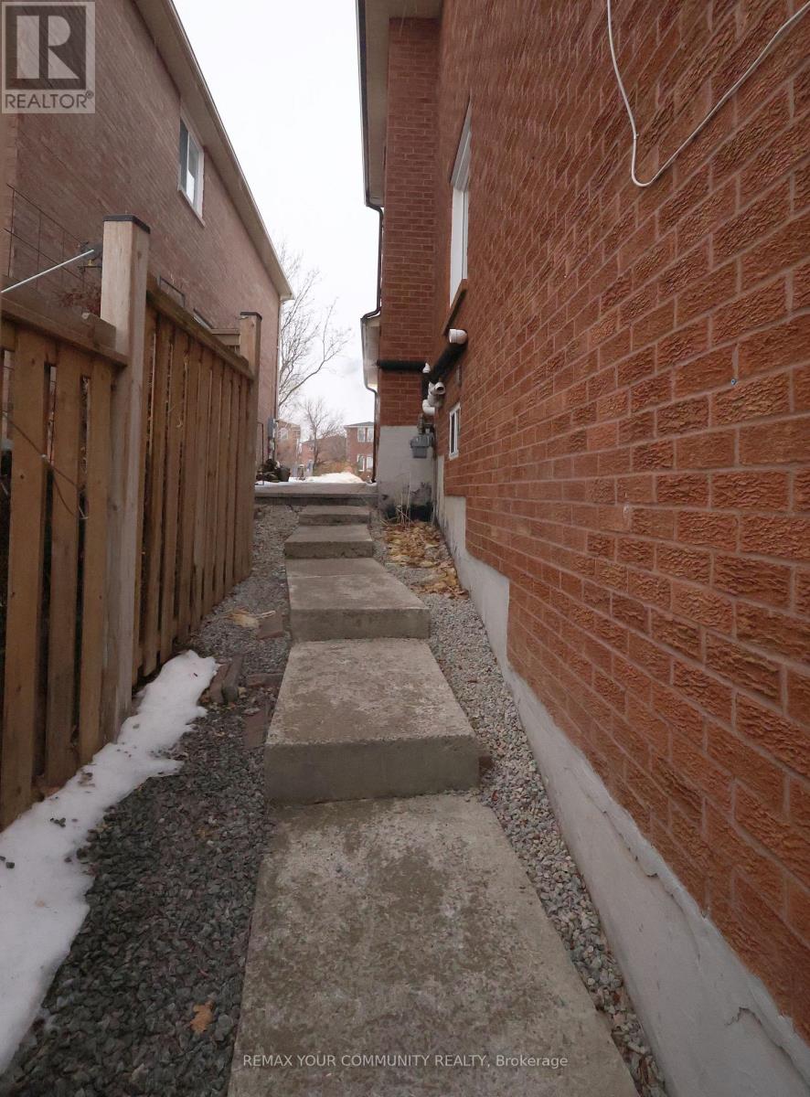 5 Tamara Drive, Richmond Hill, Ontario  L4S 1E7 - Photo 11 - N12676026