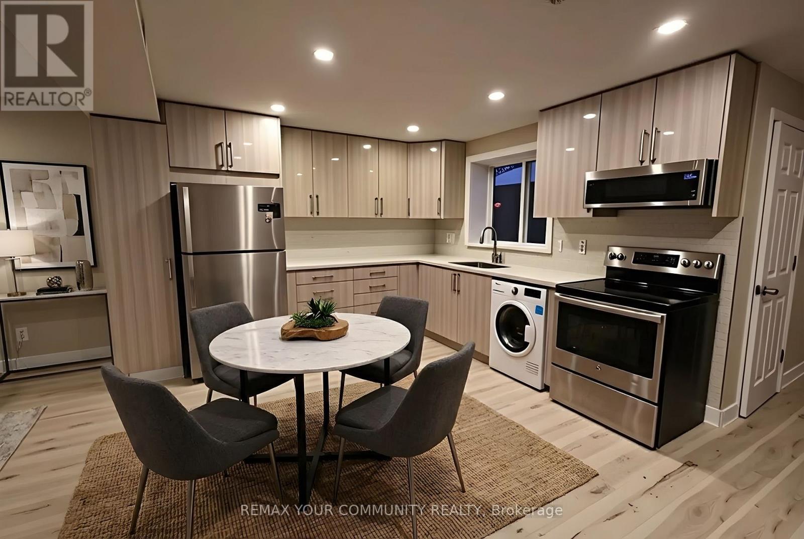 5 Tamara Drive, Richmond Hill, Ontario  L4S 1E7 - Photo 4 - N12676026