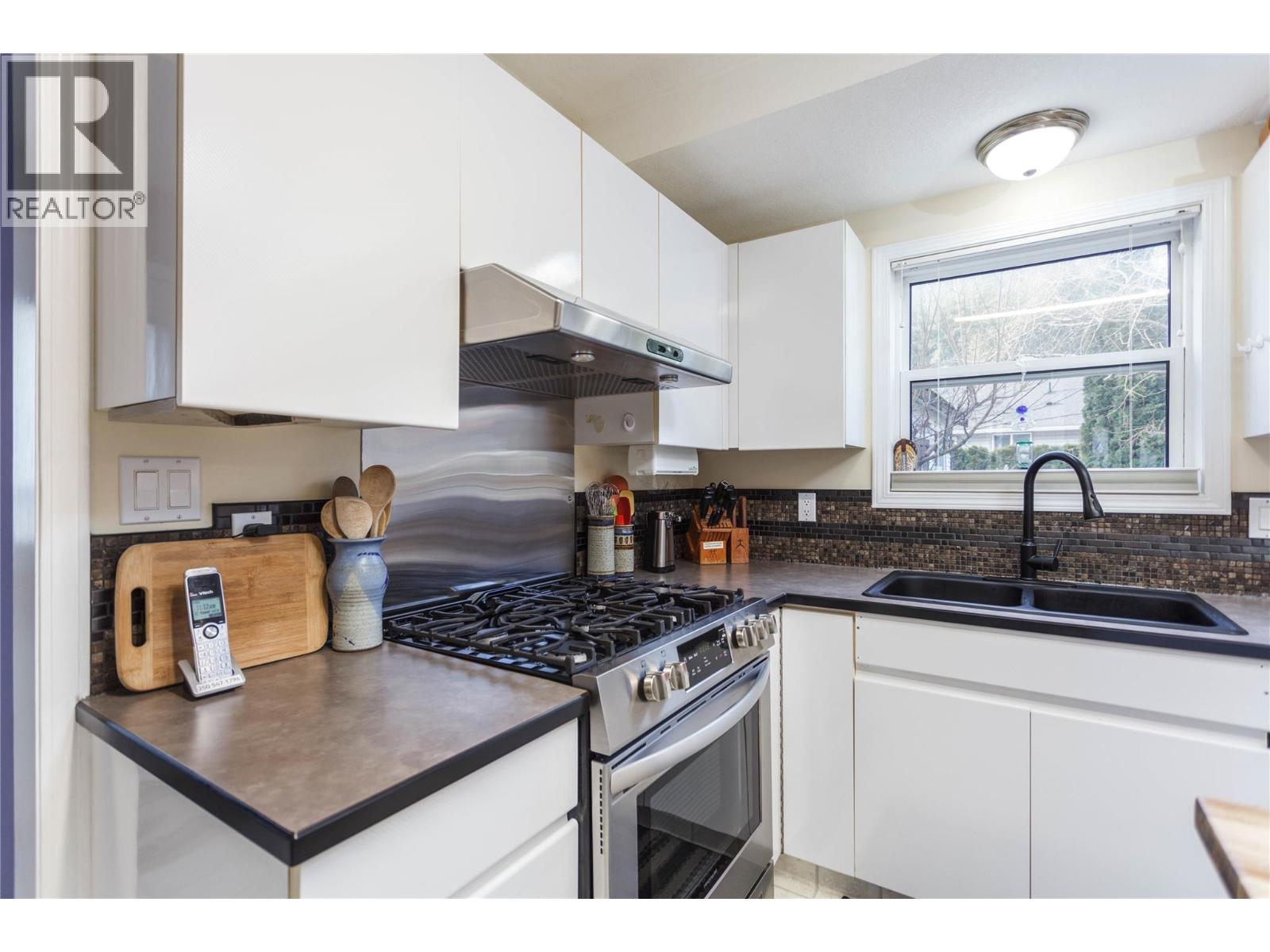 2094 Saddleview Avenue, Lumby, British Columbia  V0E 2G0 - Photo 10 - 10371304