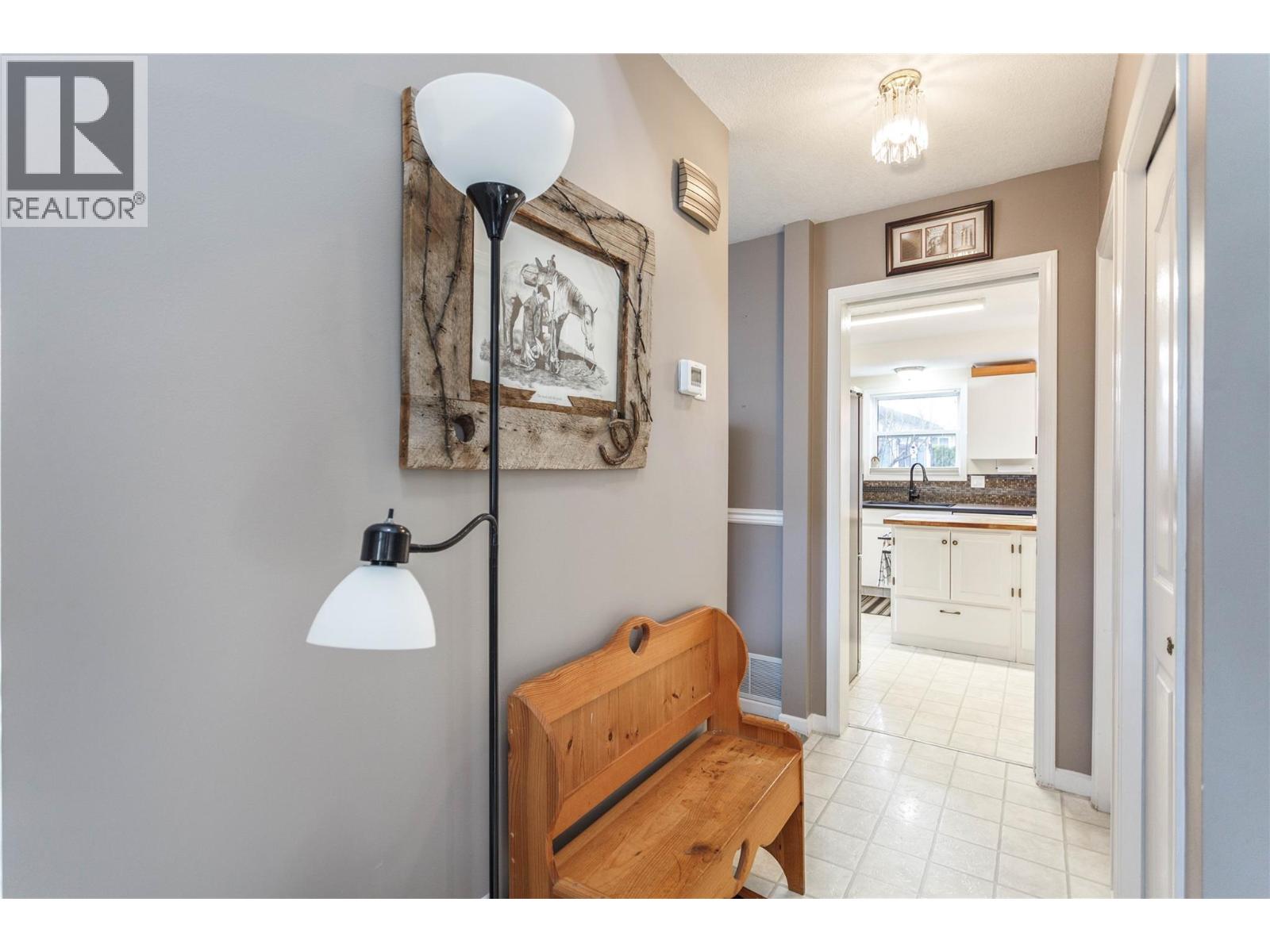 2094 Saddleview Avenue, Lumby, British Columbia  V0E 2G0 - Photo 4 - 10371304