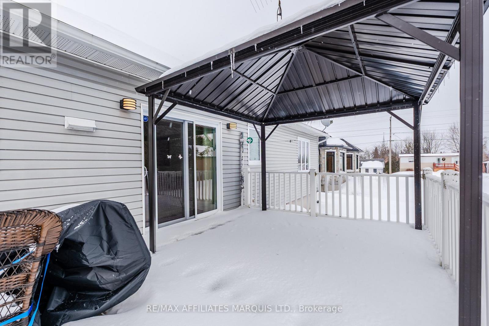 20322 Lochiel Street W, North Glengarry, Ontario K0C 1A0 - Photo 37 - X12716092