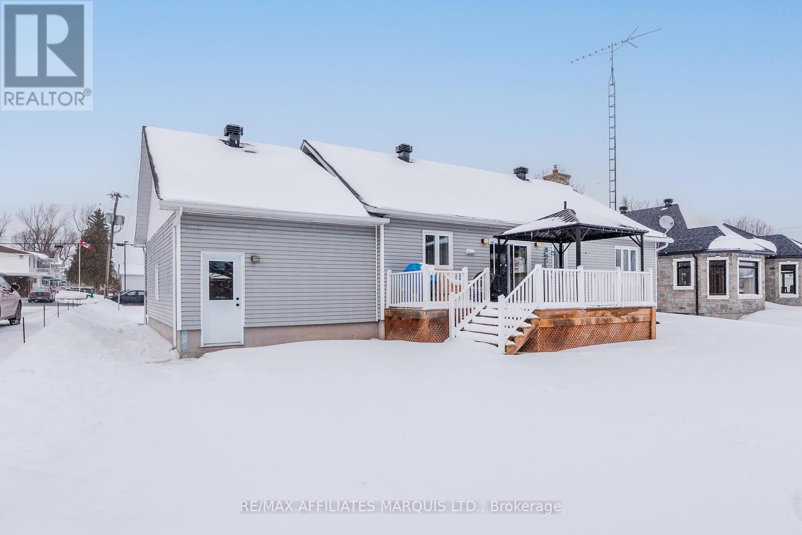 20322 Lochiel Street W, North Glengarry, Ontario K0C 1A0 - Photo 39 - X12716092