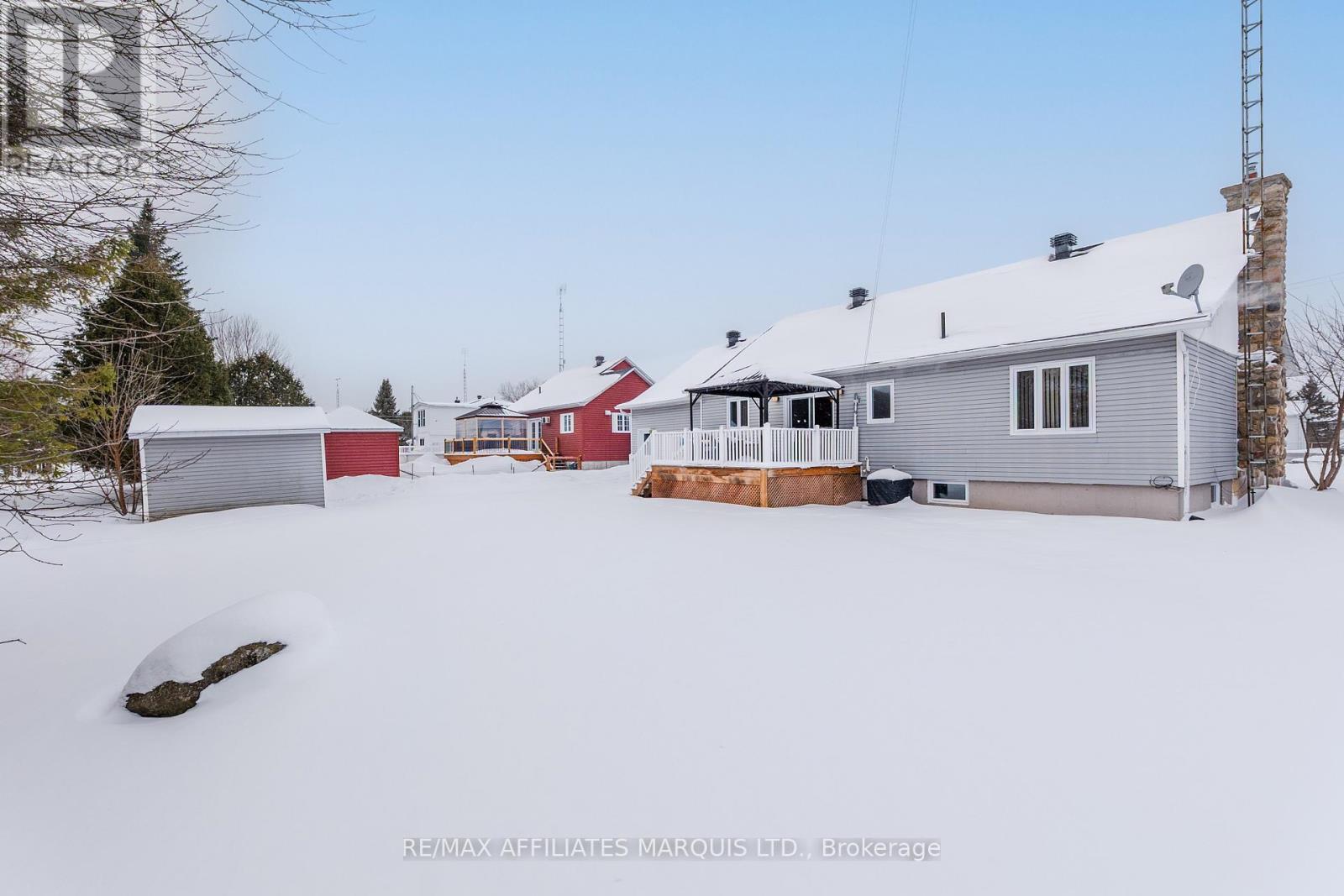 20322 Lochiel Street W, North Glengarry, Ontario K0C 1A0 - Photo 41 - X12716092