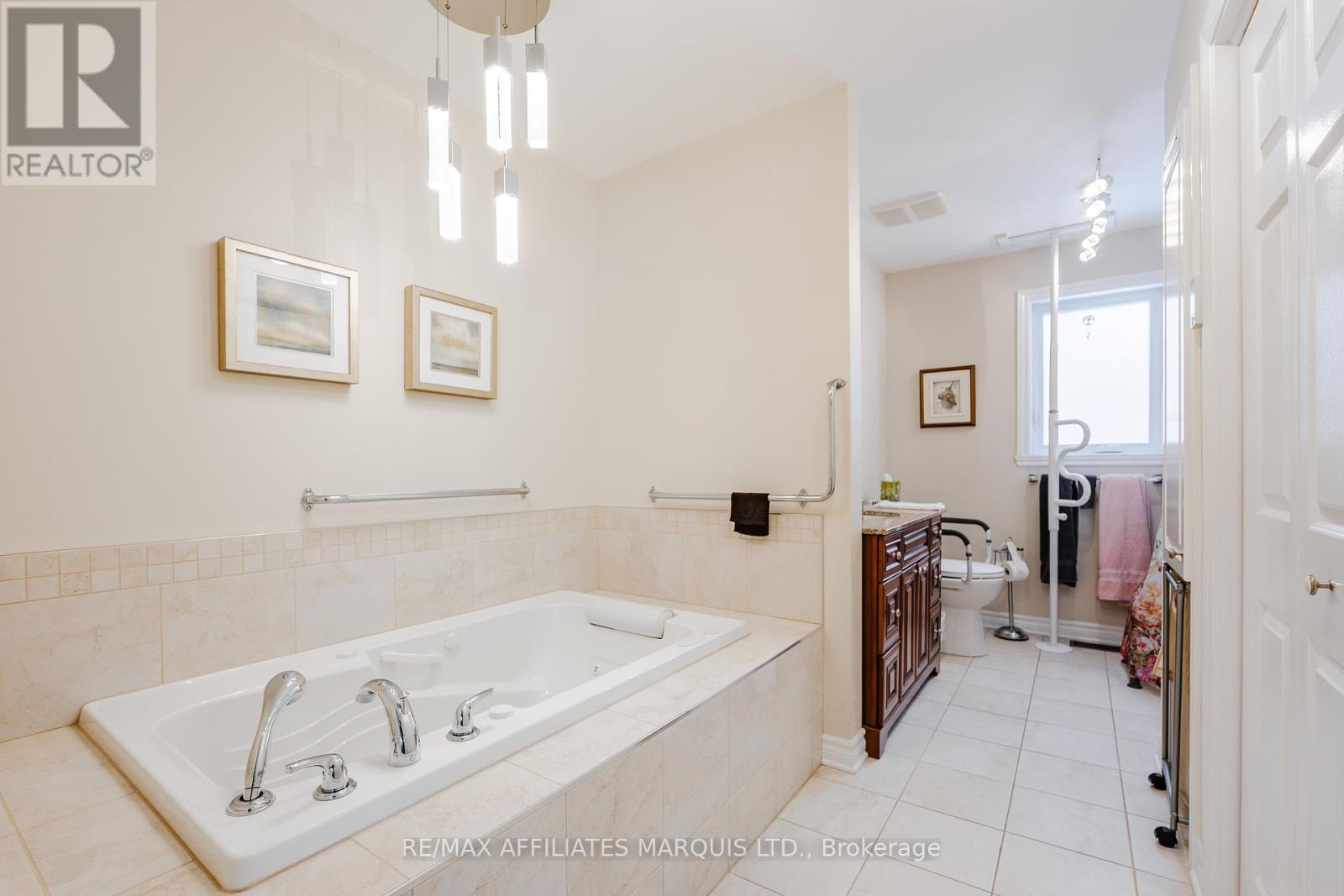 20322 Lochiel Street W, North Glengarry, Ontario K0C 1A0 - Photo 8 - X12716092