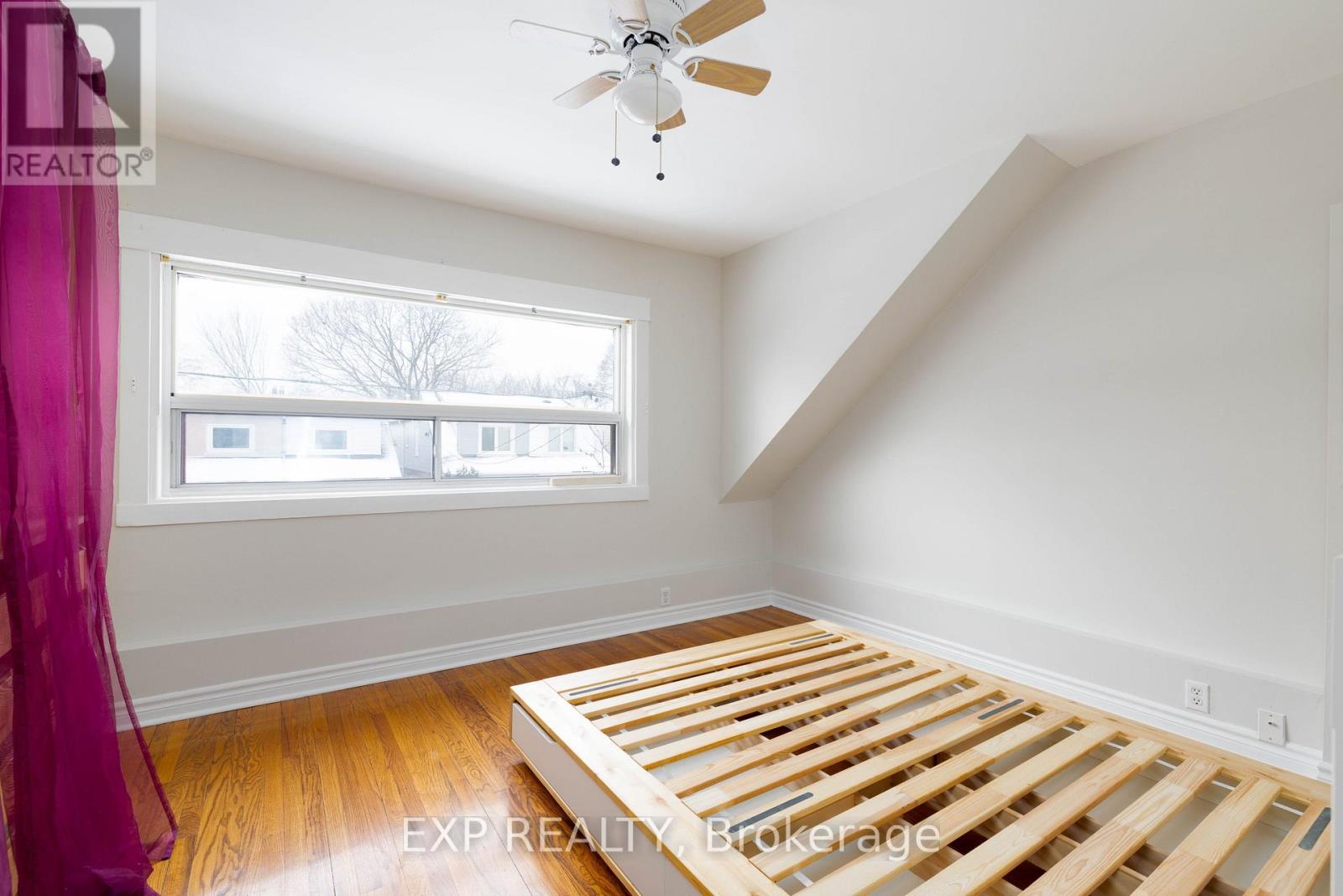 137 Bastedo Avenue, Toronto, Ontario  M4C 3N2 - Photo 9 - E12716100