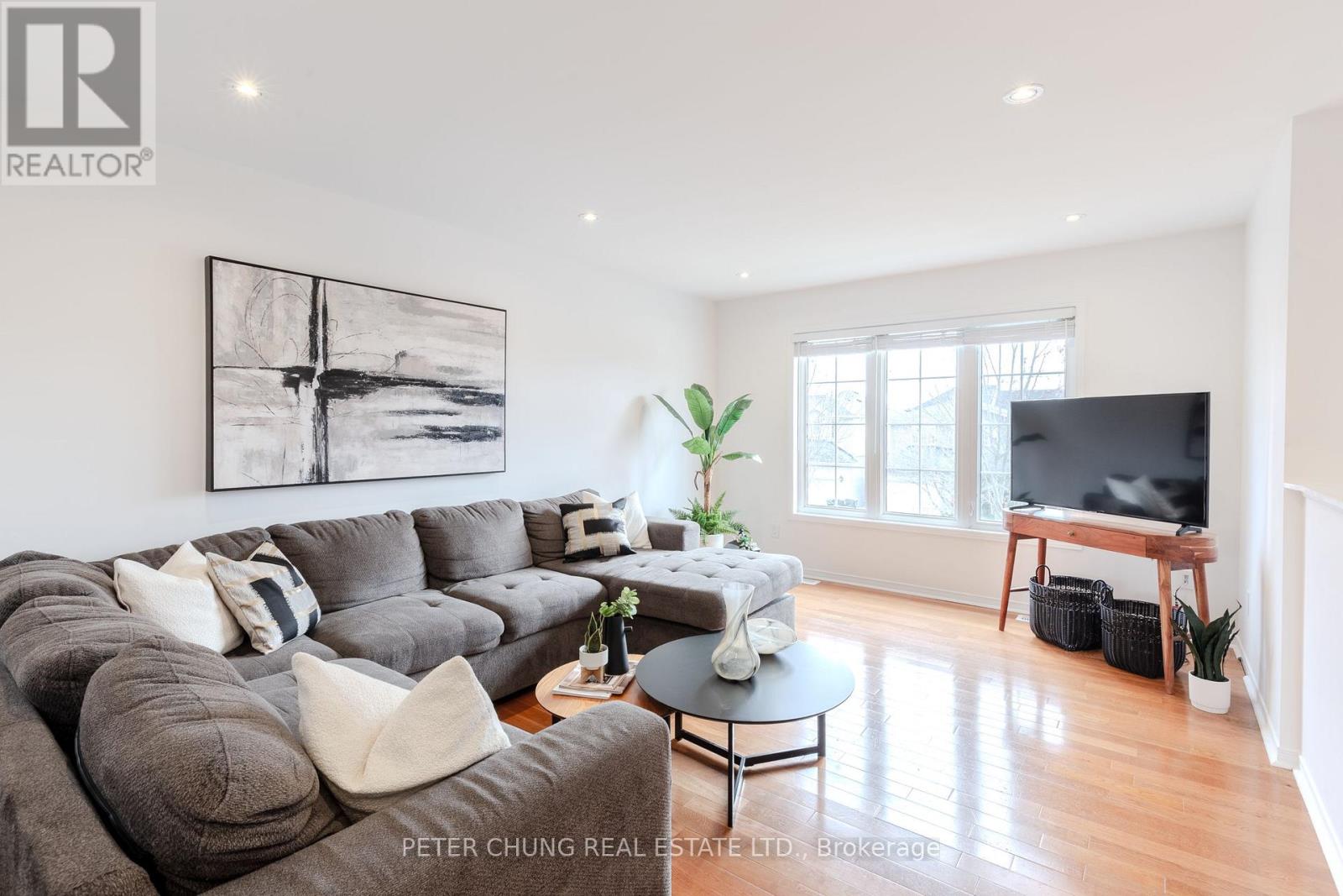 7 Veseli Court, Bradford West Gwillimbury, Ontario  L3Z 3C3 - Photo 2 - N12716072