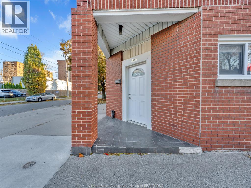 1601 PELISSIER, Windsor, Ontario