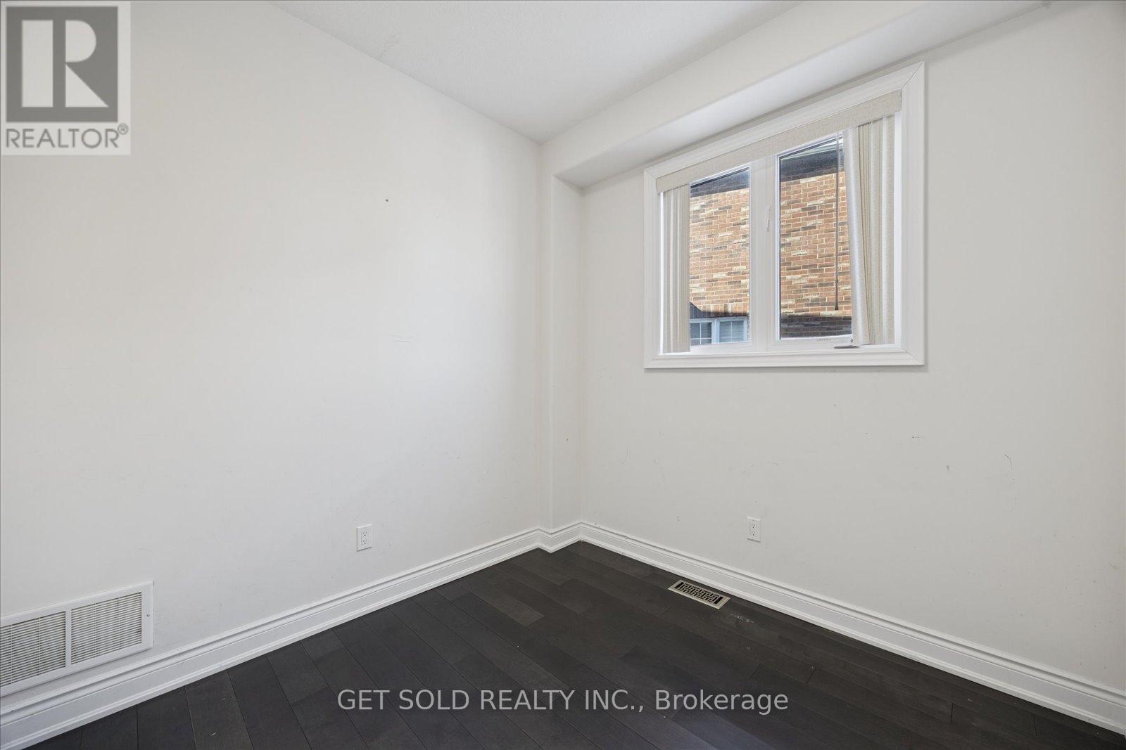 35 Marta Crescent, Barrie, Ontario  L4N 3N6 - Photo 9 - S12716134