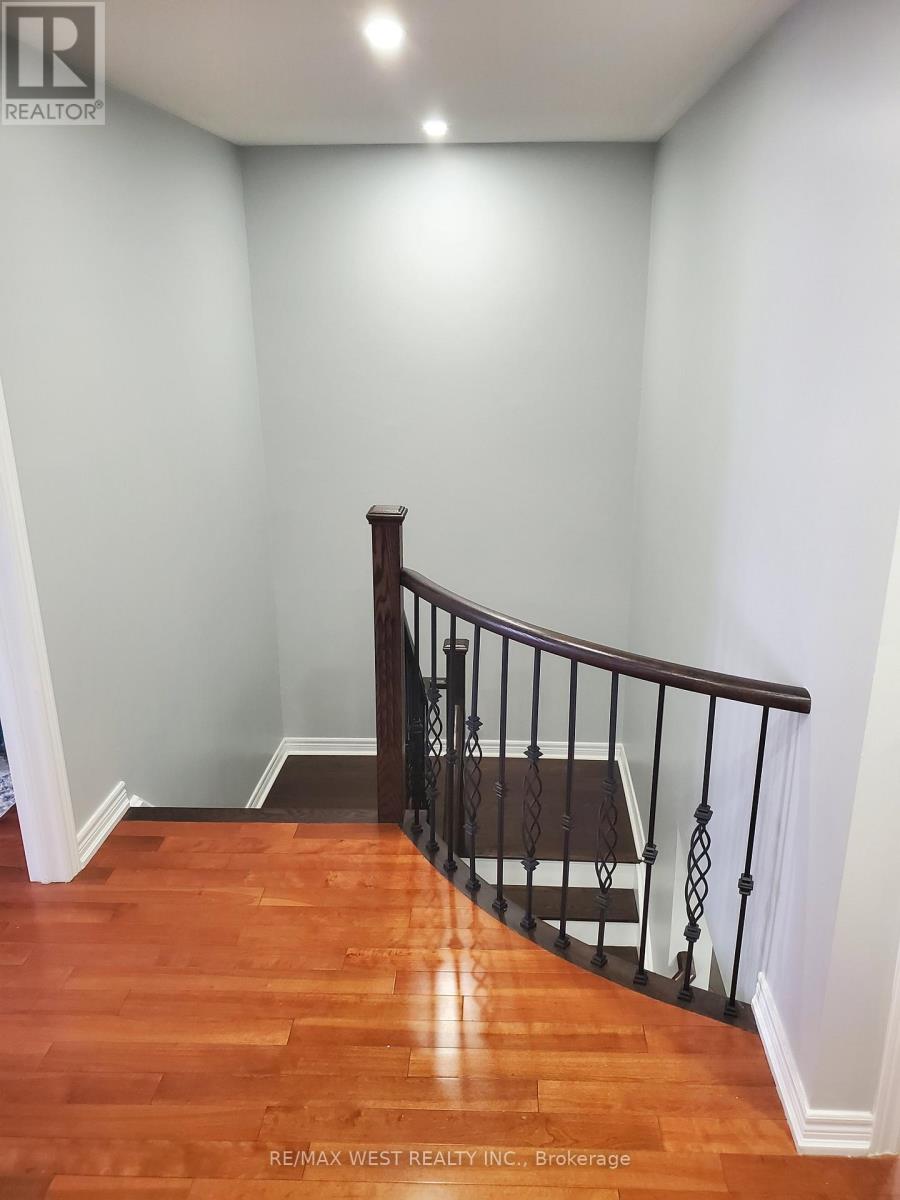 63 Village Lake Crescent, Brampton, Ontario  L6S 6K6 - Photo 18 - W12713482