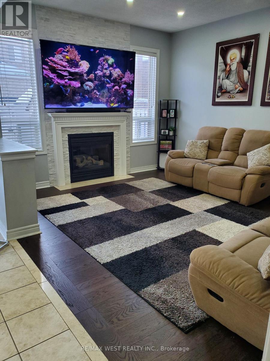 63 Village Lake Crescent, Brampton, Ontario  L6S 6K6 - Photo 5 - W12713482