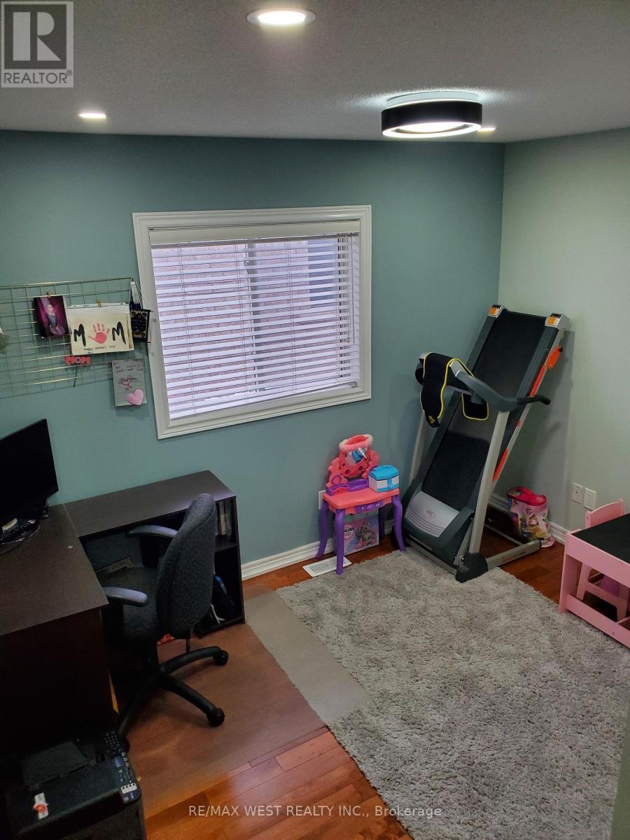 63 Village Lake Crescent, Brampton, Ontario  L6S 6K6 - Photo 21 - W12713482