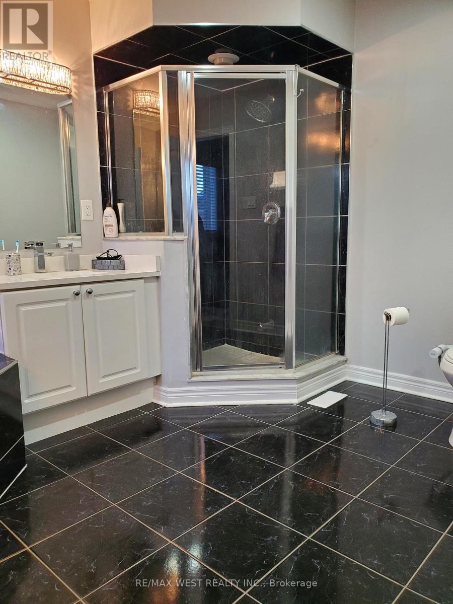 63 Village Lake Crescent, Brampton, Ontario  L6S 6K6 - Photo 10 - W12713482