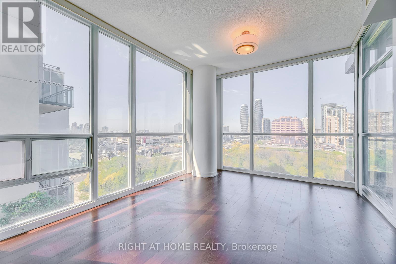 802 - 223 Webb Drive, Mississauga, Ontario  L5B 0E8 - Photo 14 - W12716058