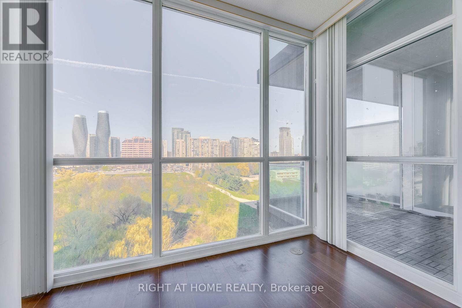 802 - 223 Webb Drive, Mississauga, Ontario  L5B 0E8 - Photo 15 - W12716058