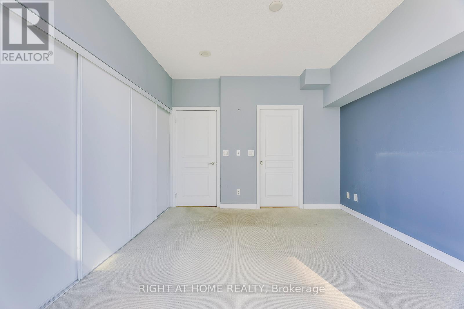 802 - 223 Webb Drive, Mississauga, Ontario  L5B 0E8 - Photo 19 - W12716058