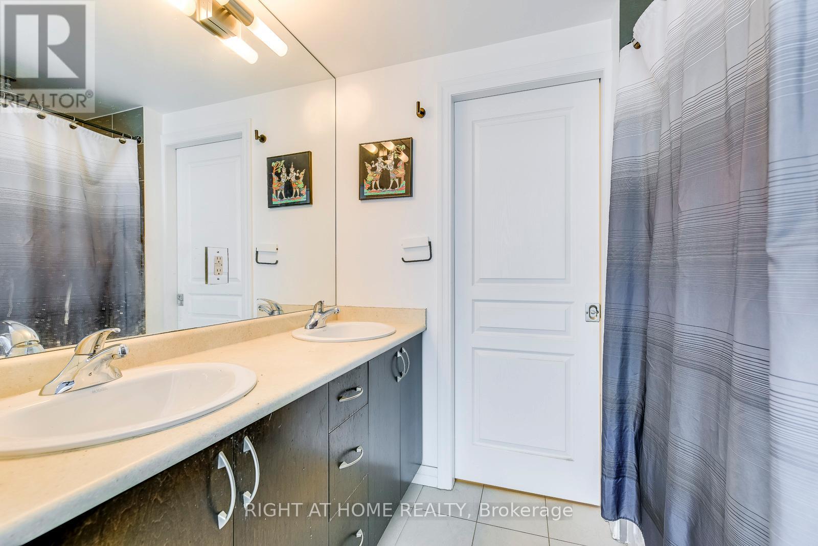 802 - 223 Webb Drive, Mississauga, Ontario  L5B 0E8 - Photo 21 - W12716058