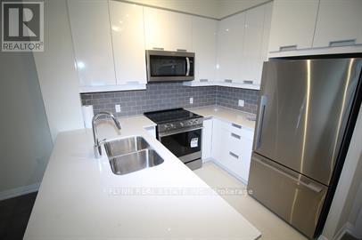 301 - 65 Watergarden Drive, Mississauga, Ontario  L5R 0G9 - Photo 4 - W12716082