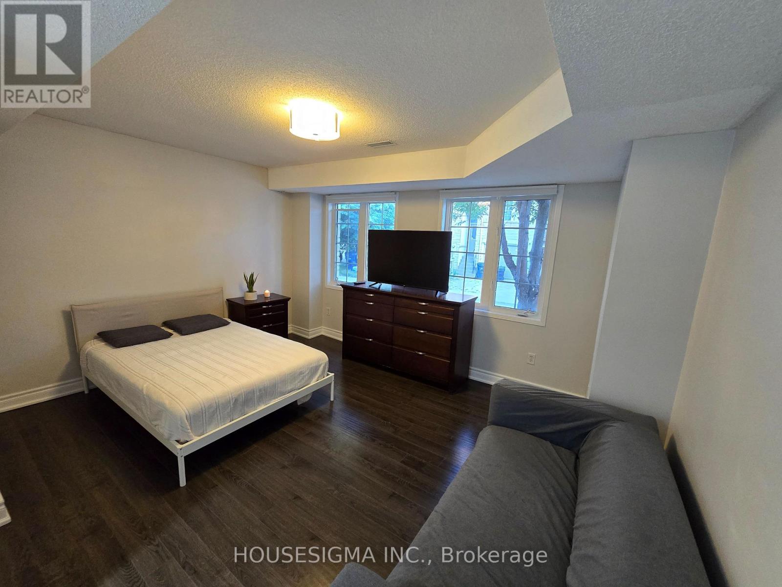 Lower - 73 Shining Star Crescent, Toronto, Ontario  M6M 5L5 - Photo 2 - W12716138