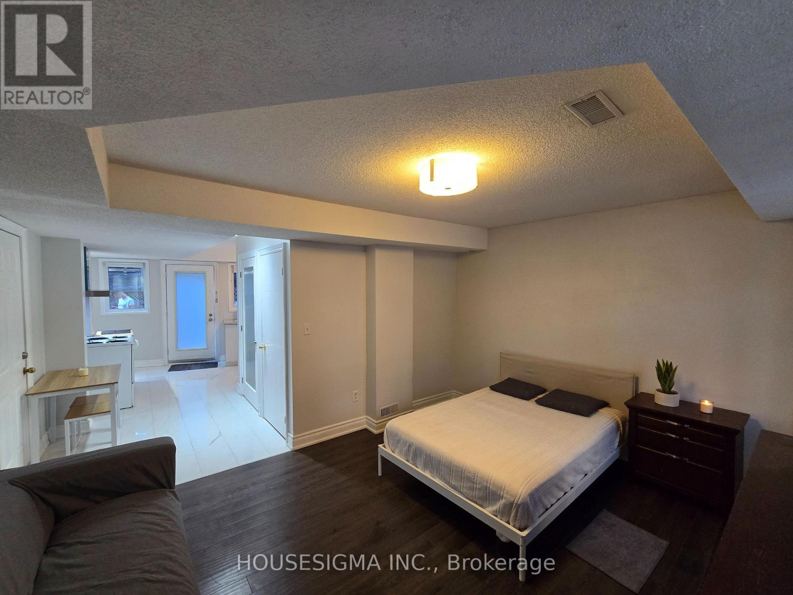 Lower - 73 Shining Star Crescent, Toronto, Ontario  M6M 5L5 - Photo 3 - W12716138