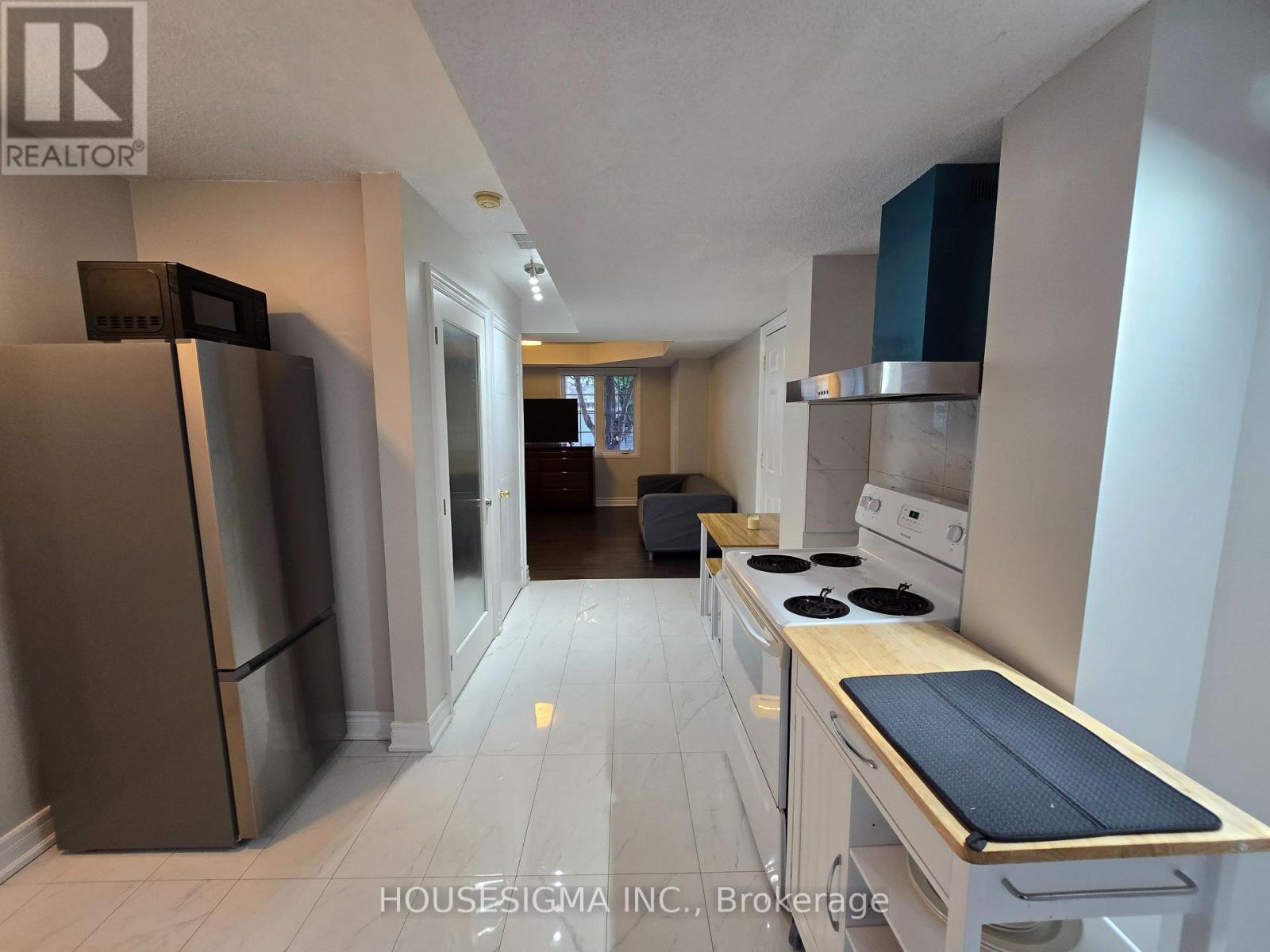 Lower - 73 Shining Star Crescent, Toronto, Ontario  M6M 5L5 - Photo 4 - W12716138