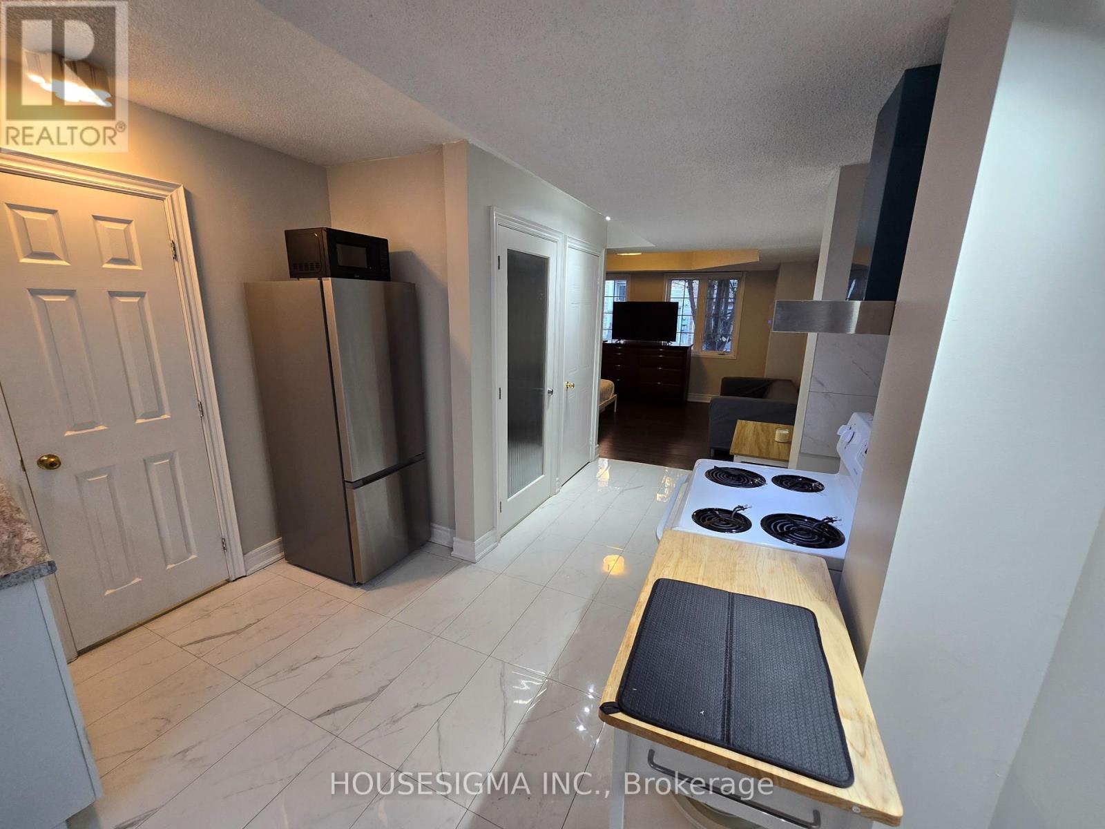 Lower - 73 Shining Star Crescent, Toronto, Ontario  M6M 5L5 - Photo 6 - W12716138