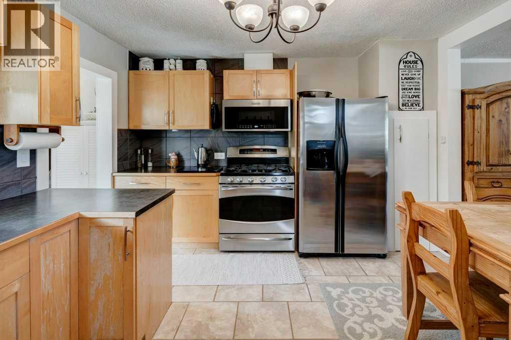 5223 3 Street W, Claresholm, Alberta  T0L 0T0 - Photo 8 - A2264489