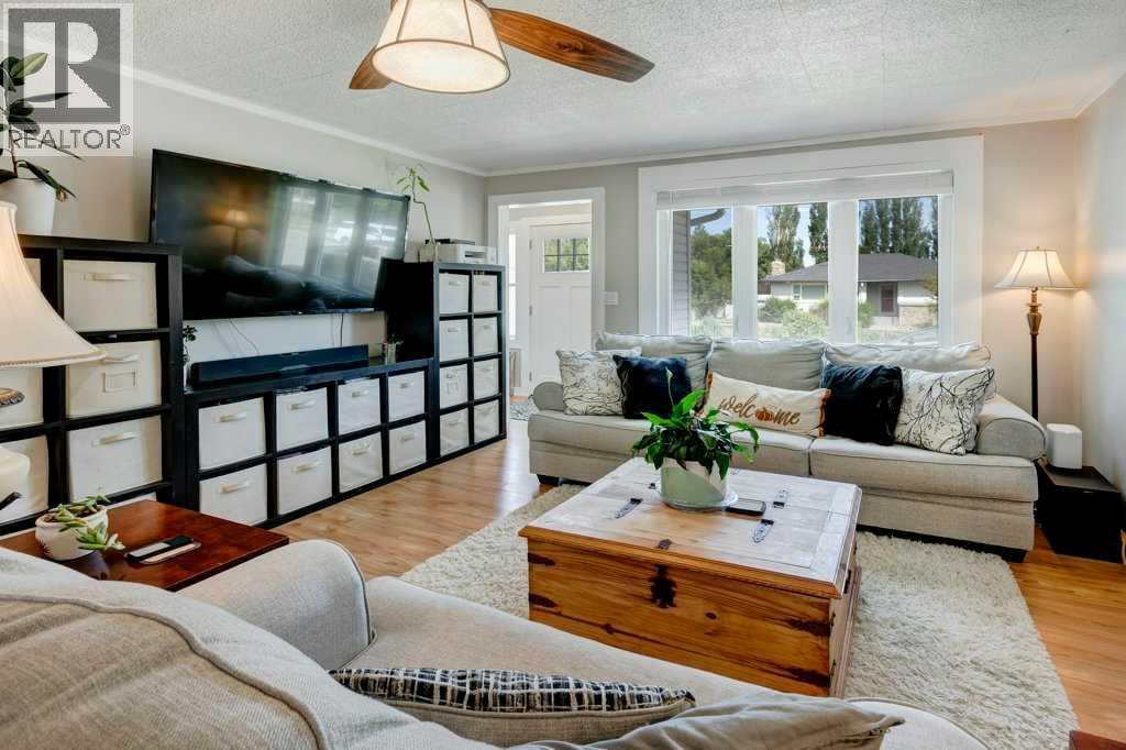 5223 3 Street W, Claresholm, Alberta  T0L 0T0 - Photo 4 - A2264489