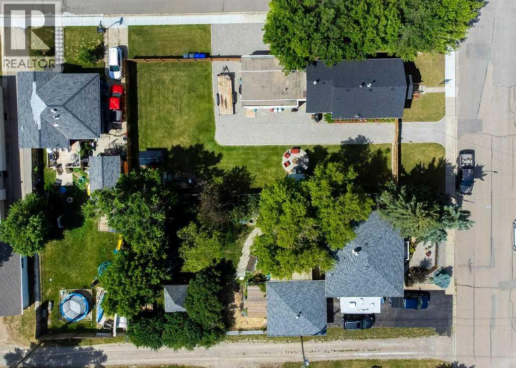 5223 3 Street W, Claresholm, Alberta  T0L 0T0 - Photo 40 - A2264489