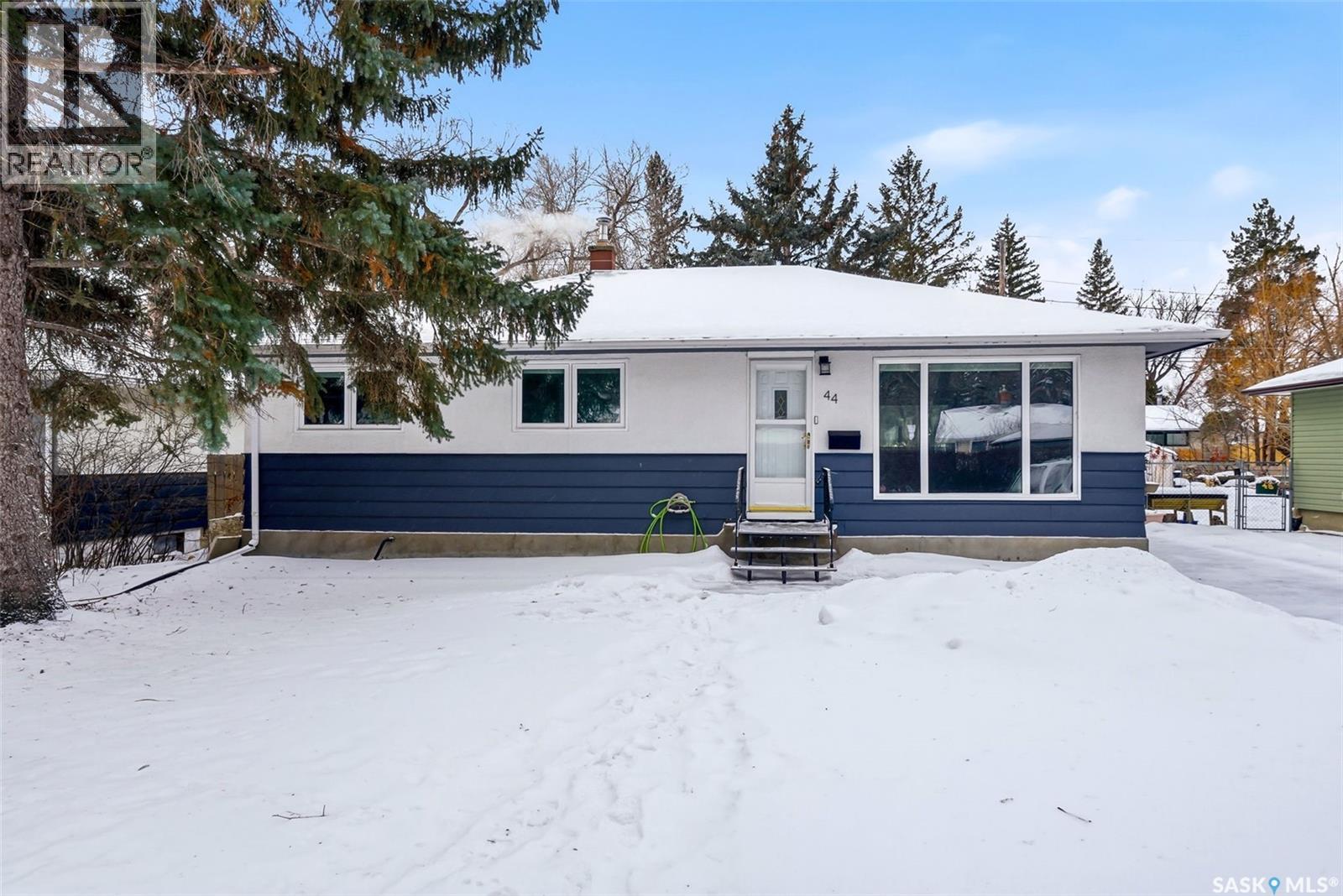 44 Falcon Bay, Regina, Saskatchewan  S4S 4L9 - Photo 1 - SK027137