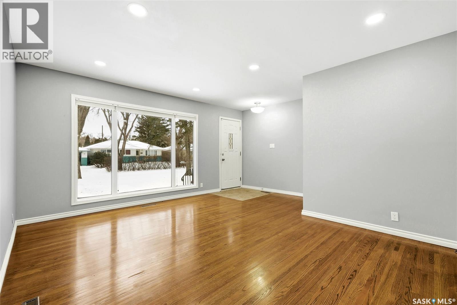 44 Falcon Bay, Regina, Saskatchewan  S4S 4L9 - Photo 4 - SK027137