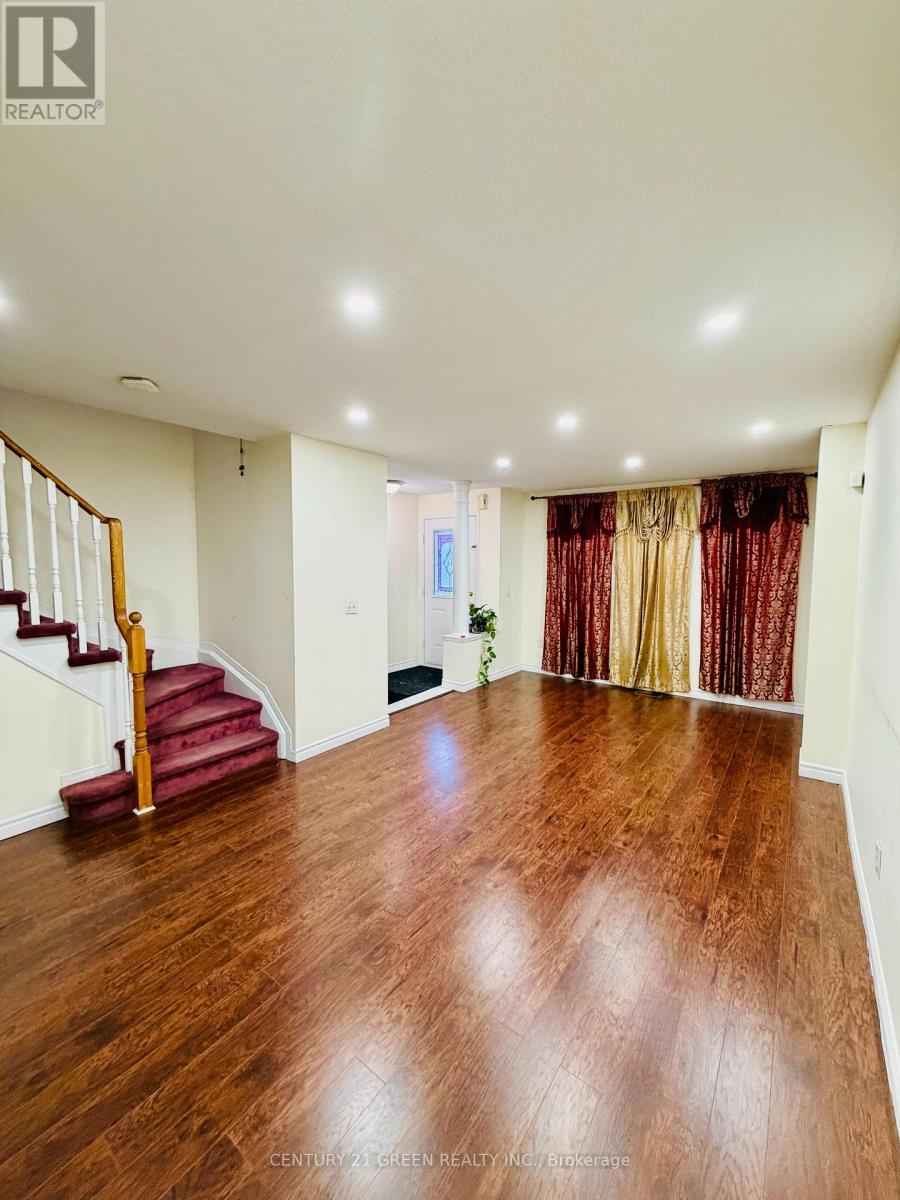 Main - 45 Seaside Circle, Brampton, Ontario  L6R 2G7 - Photo 4 - W12684748