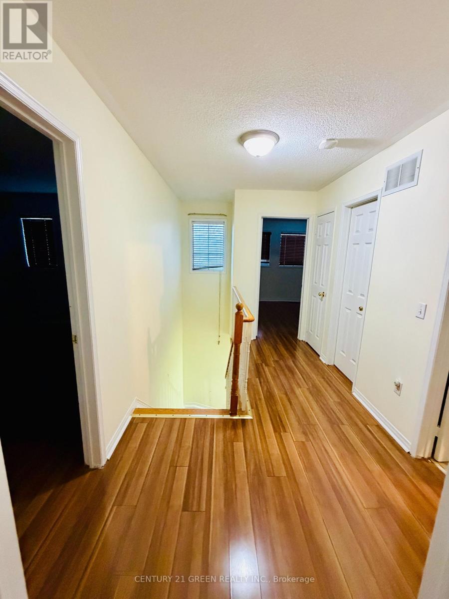 Main - 45 Seaside Circle, Brampton, Ontario  L6R 2G7 - Photo 12 - W12684748