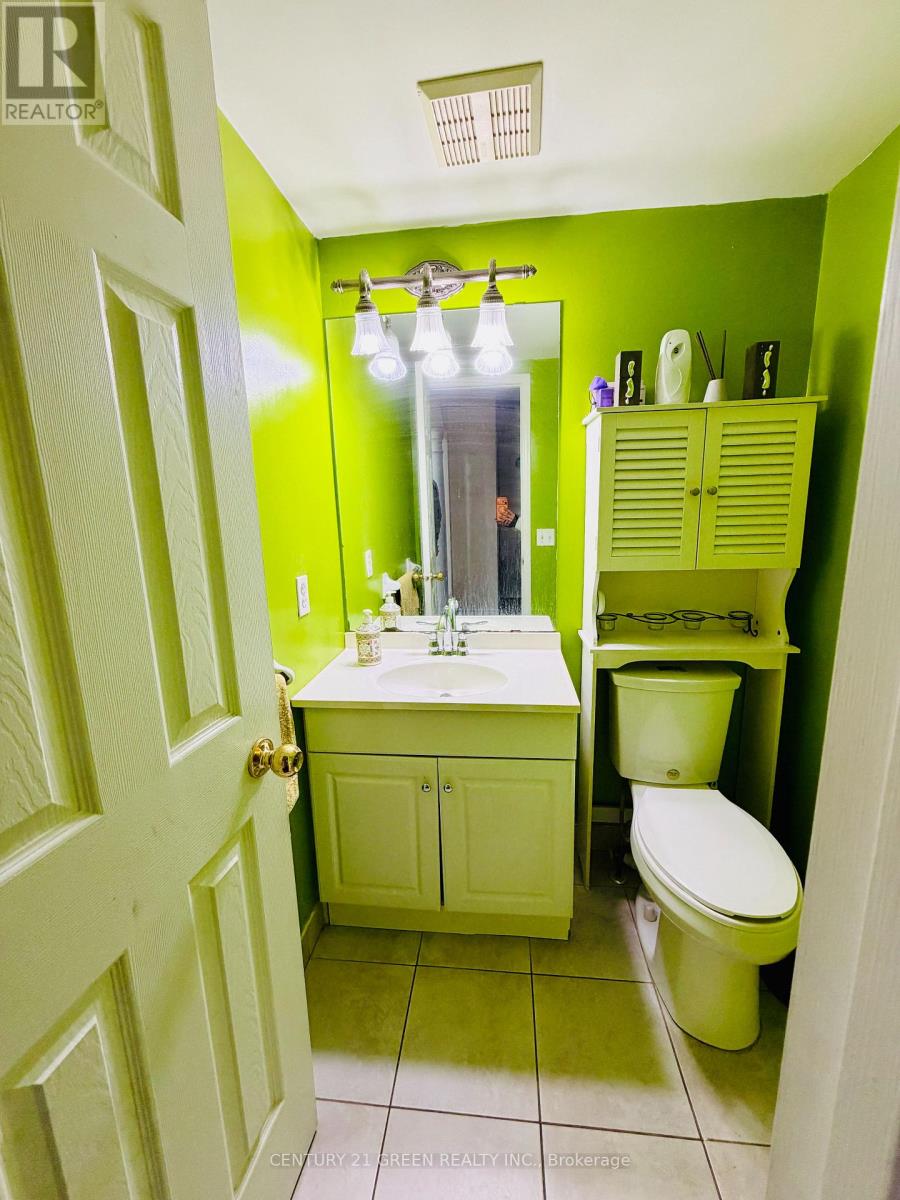 Main - 45 Seaside Circle, Brampton, Ontario  L6R 2G7 - Photo 6 - W12684748