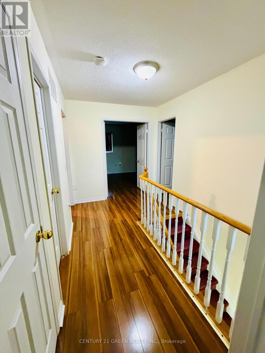 Main - 45 Seaside Circle, Brampton, Ontario  L6R 2G7 - Photo 13 - W12684748