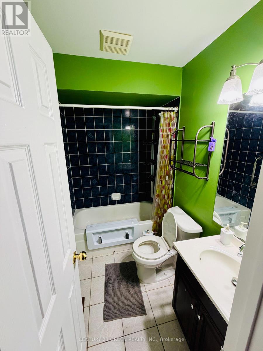 Main - 45 Seaside Circle, Brampton, Ontario  L6R 2G7 - Photo 19 - W12684748