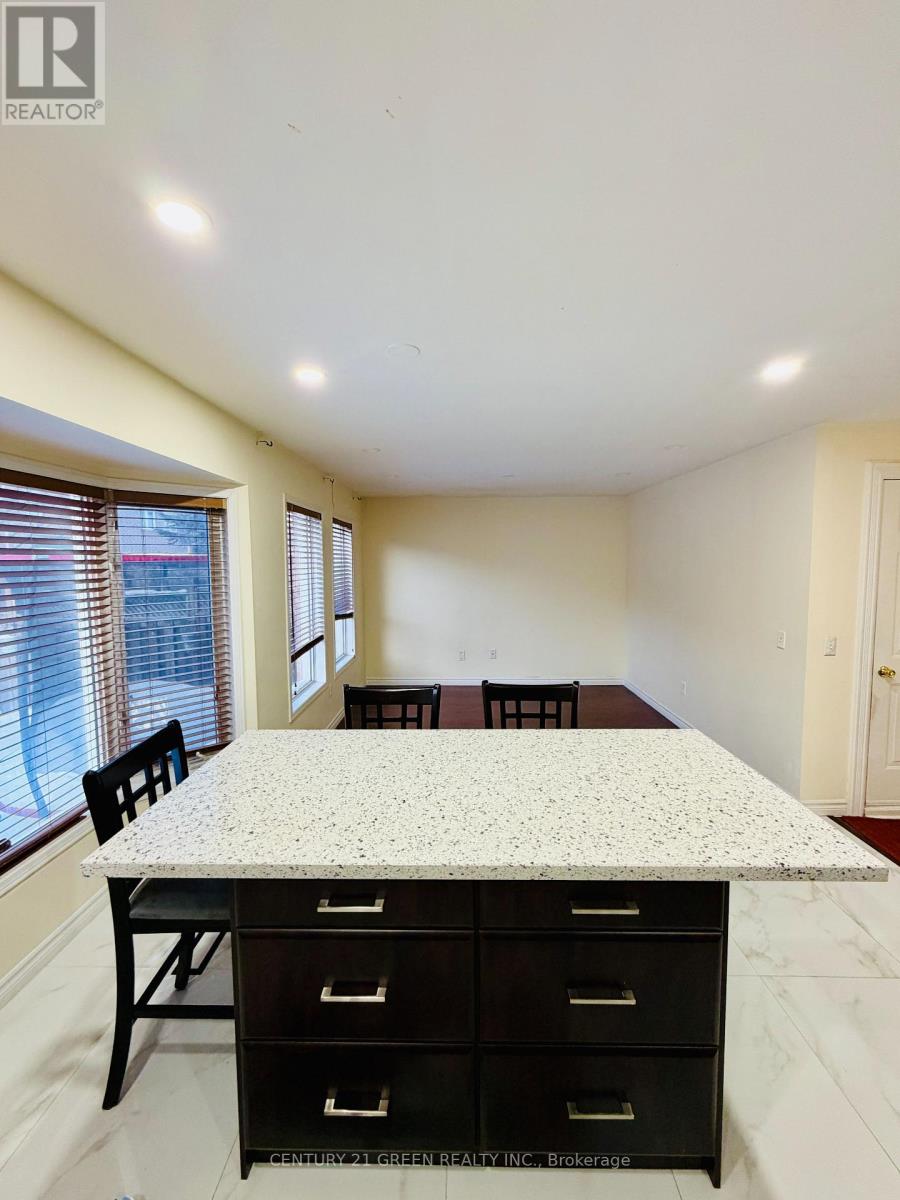 Main - 45 Seaside Circle, Brampton, Ontario  L6R 2G7 - Photo 9 - W12684748