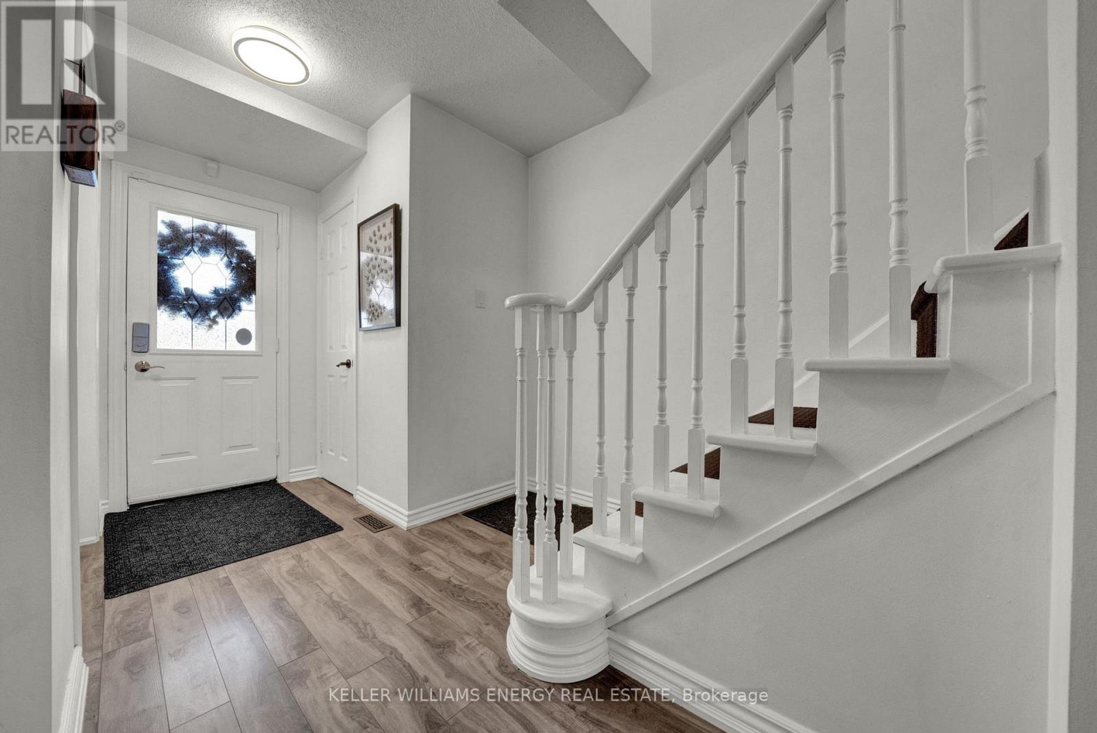 16 Creekwood Crescent, Whitby, Ontario L1R 2K3 - Photo 6 - E12716216