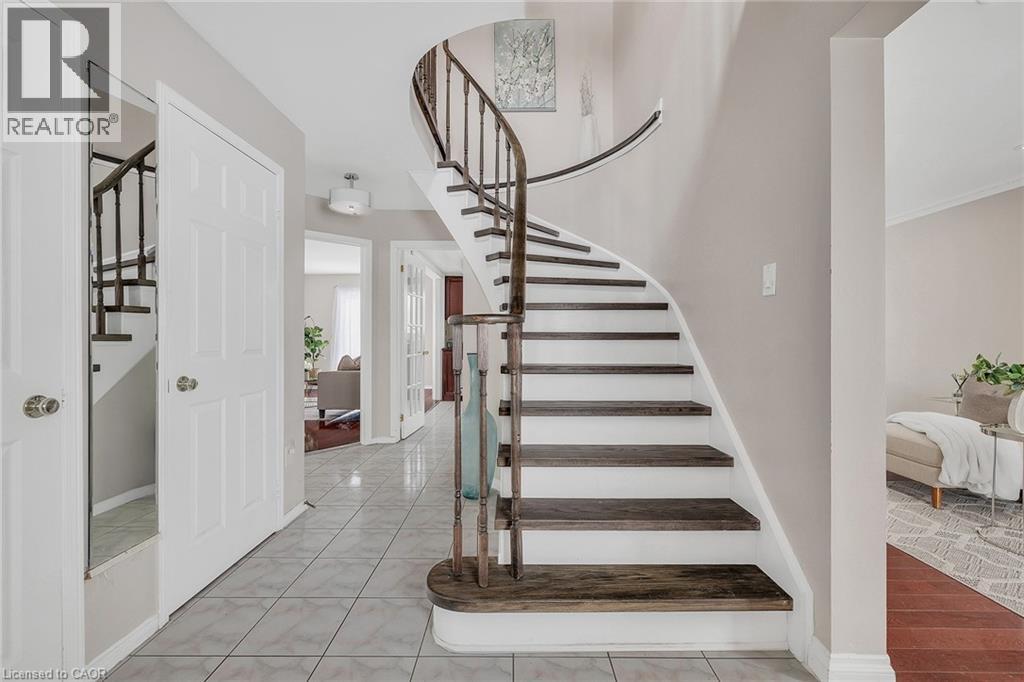 3390 Columbine Crescent, Mississauga, Ontario  L5N 6A9 - Photo 2 - 40799382