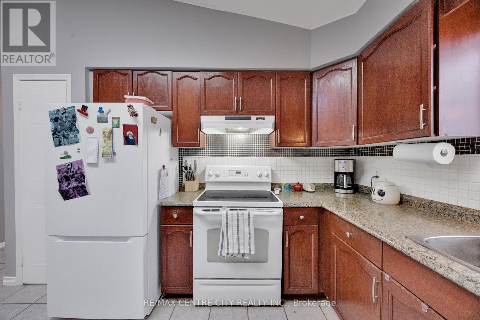 9 Gerald Crescent, London South, Ontario  N5Z 5A3 - Photo 13 - X12716160