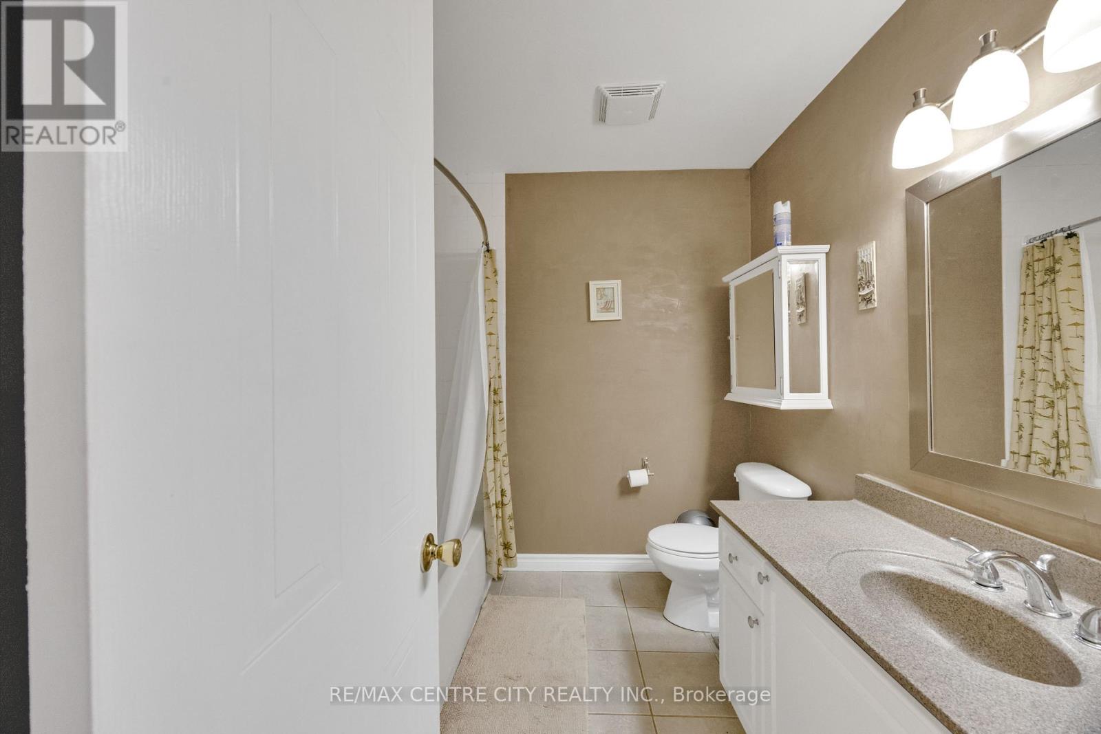 9 Gerald Crescent, London South, Ontario  N5Z 5A3 - Photo 21 - X12716160