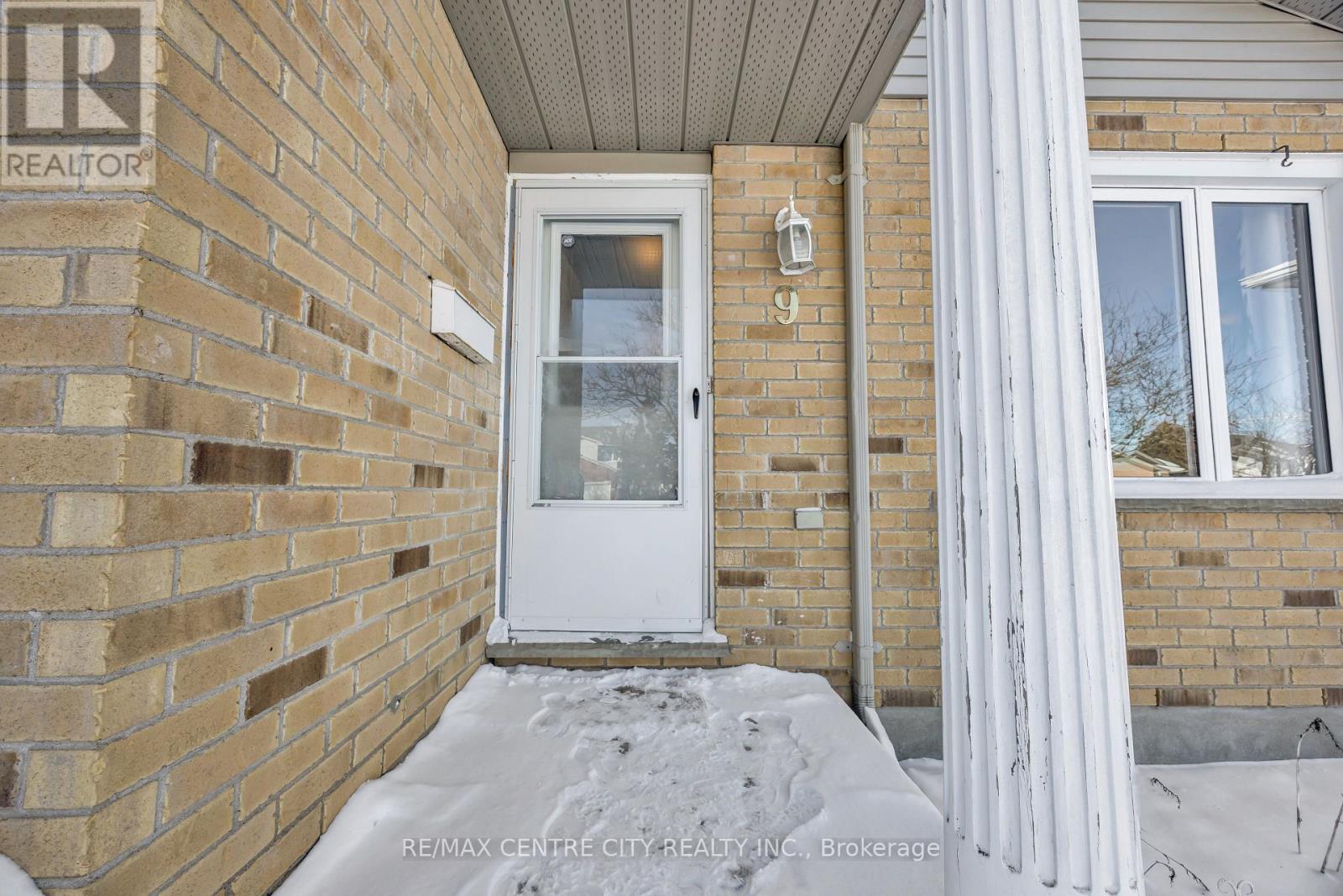 9 Gerald Crescent, London South, Ontario  N5Z 5A3 - Photo 4 - X12716160